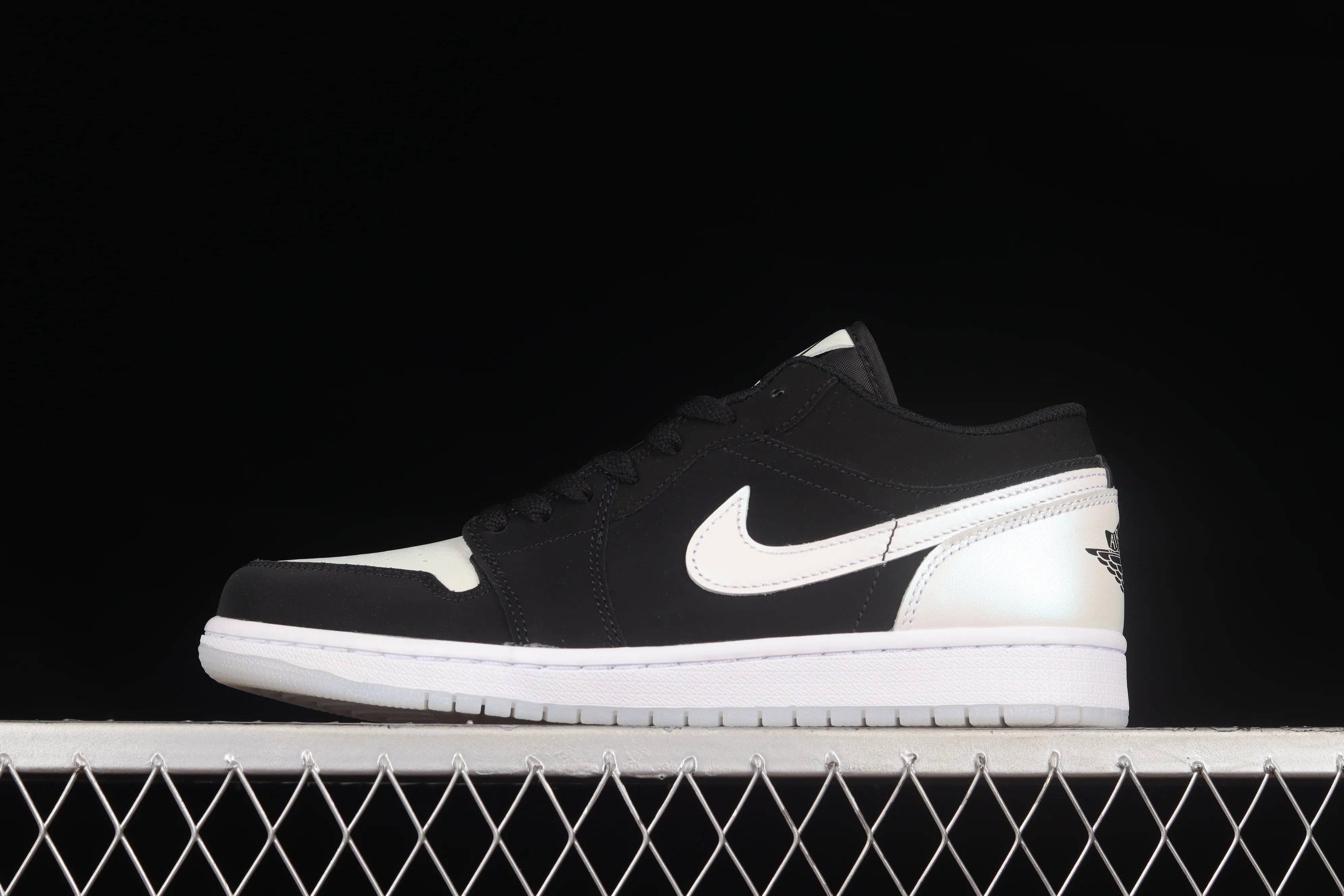 All categories Air Jordan Jordan series basketball shoes Air Jordan 1 Low G version pure original Air Jordan 1 AJ1 Joe 1 black and white laser low-top retro cultural basketball shoes DH6931-001